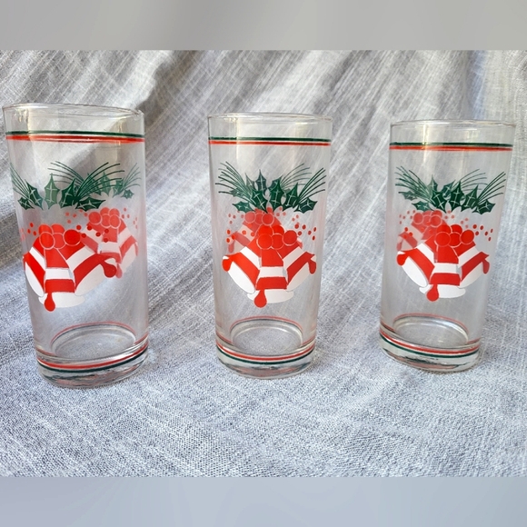 🎄(7) Vintage Holly Berry Christmas Jingle Bells Tumblers Glasses Red White New - Picture 9 of 16